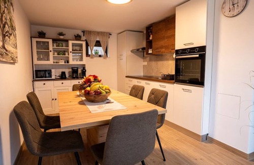 Karlovac House | Beautiful Holiday Home in Jaskovo - One Bedroom House