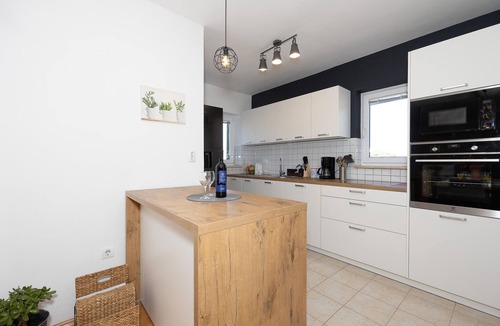 Istok House | Beautiful home in Makarska with kitchen
