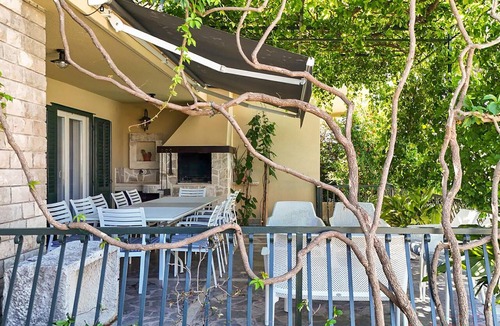 Istok House | Beautiful home in Makarska with kitchen