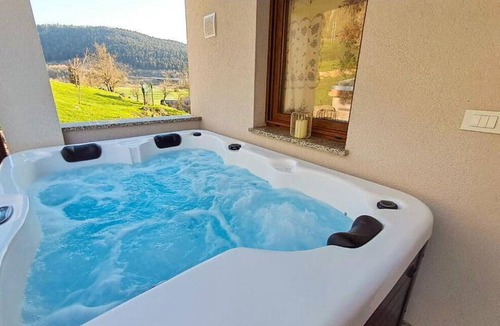 Otocac House | Beautiful home in Otocac with private swimming pool, can be inside or outside