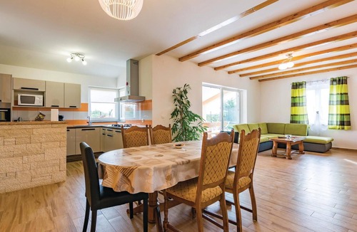 Filipana House | Beautiful home in Sarici