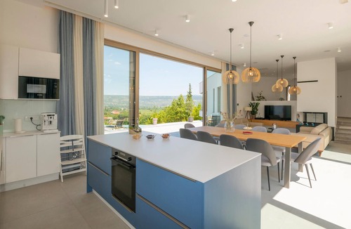 Zmijavci House | Beautiful home in Zmijavci with sauna