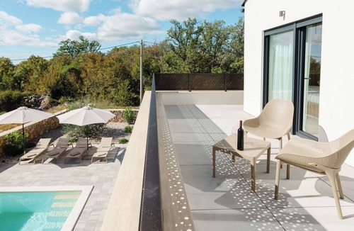 Kras Villa | Beautiful private villa with private pool, A/C, WIFI, TV, terrace, pets allowed and panoramic view