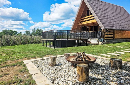 Lovinac House | Beautiful private villa for 4 people with WIFI, A/C, hot tub, TV, terrace and pets allowed