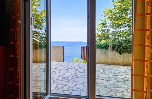 Prizna House | Beautiful private villa for 10 people with WIFI, A/C, TV, terrace and pets allowed
