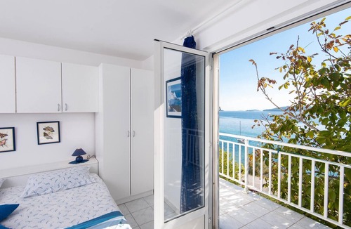 Kuciste Apartment | Bella Perna 2-Bedroom Holiday Apartment with Sea-view!