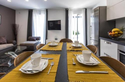 Pile Apartment | Bleu Villa - Three Bedroom Villa with Balcony and City view