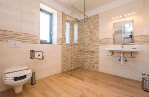 Lanterna Apartment | Boutique Hotel Imperial /Double or Twin Room - Disability Access