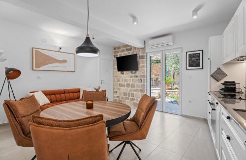 Bol Apartment | Casa ol'Bol - Modern Apartment with Seaview and Private Large Backyard