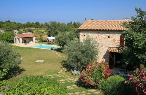 Vodnjan Villa | Characterful Villa with a Large Garden & Private Pool - 5 mins walk to Vodnjan & close to Beaches!