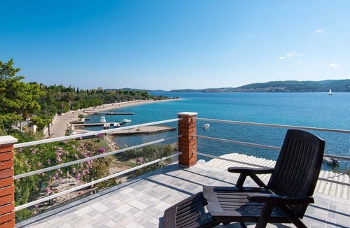 Kuciste Apartment | Charming 2-bedroom apartment by the beach with a sea-view terrace and space for 6 guests.