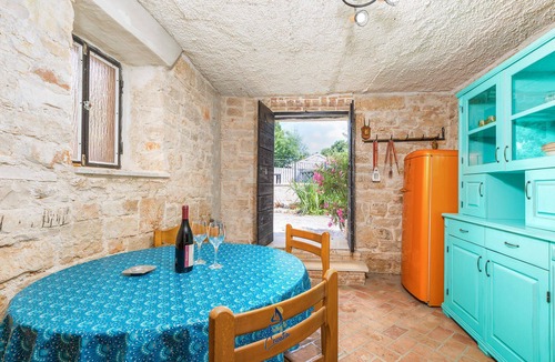 Peroj Villa | Charming 3-Bed Villa for 6, with Pool and Sea View