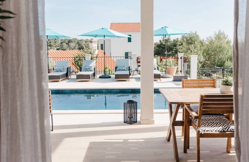 Maslinica Villa | Charming 3 bedroom Villa with the pool
