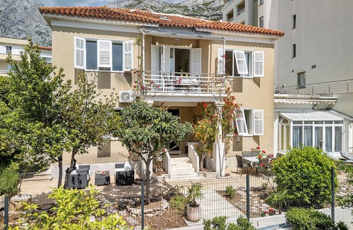 Makarska Old Town Villa | Charming 4-bedroom villa with Stunning views- Makarska Promenade