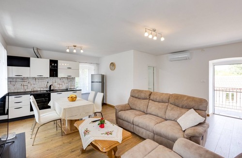 Rasopasno Apartment | Comfortable and economical apartment with private parking on the island of Krk