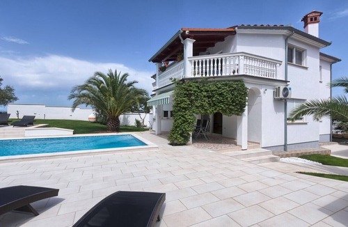 Stinjan Villa | Comfortable Villa Ajda with sea view and heated pool