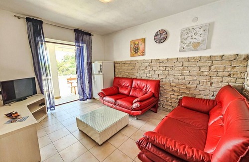 Bogomolje Apartment | Cosy apartment for 11 guests with WIFI, TV and terrace