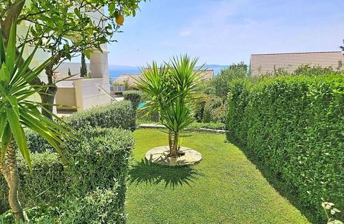 Okrug Gornji Apartment | Cosy apartment for 3 guests with pool, WIFI, A/C, TV and terrace