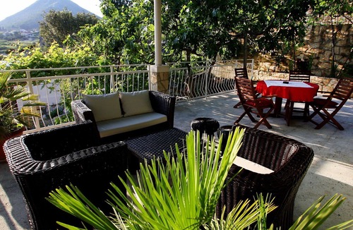 Orasac Apartment | Cosy apartment for 4 guests with pool, WIFI, A/C, TV, patio and parking