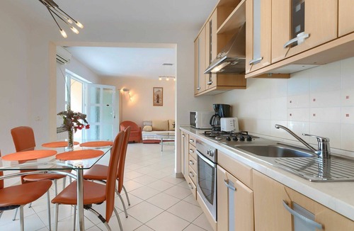 Modrusani Apartment | Cosy apartment for 4 guests with WIFI, A/C, pool, TV and terrace
