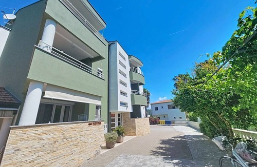 Bibinje Apartment | Cosy apartment for 4 guests with pool, A/C, WIFI, TV and terrace