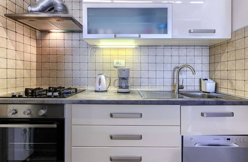Novigrad Apartment | Cosy apartment for 4 guests with WIFI, A/C, TV and terrace