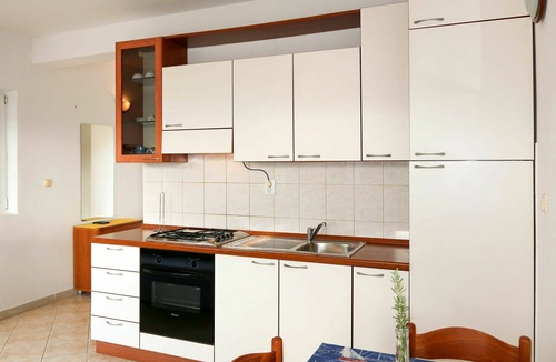 Vrbanj Apartment | Cosy apartment for 4 people with WIFI, TV and balcony