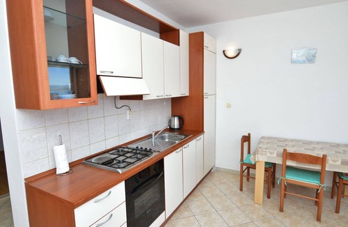 Vrbanj Apartment | Cosy apartment for 4 people with WIFI, TV and balcony
