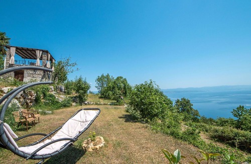 Tulisevica Apartment | Cosy apartment for 4 people with A/C, pool, WIFI, TV, terrace and pets allowed