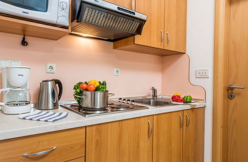 Kampor Apartment | Cosy apartment for 4 people with A/C, pool, WIFI, TV and terrace