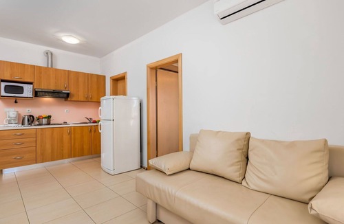 Kampor Apartment | Cosy apartment for 4 people with A/C, pool, WIFI, TV and terrace