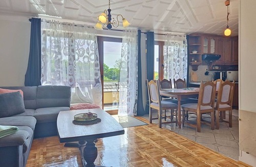 Finida Apartment | Cosy apartment for 4 people with WIFI, A/C, TV, terrace and pets allowed