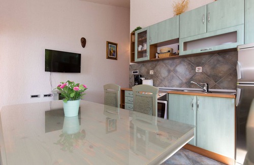 Senj Apartment | Cosy apartment for 4 people with A/C, WIFI, TV, terrace and pets allowed