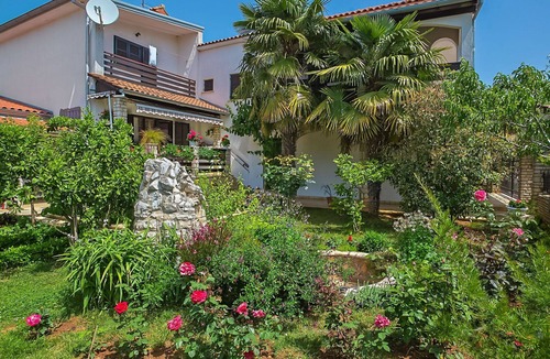 Peroj Apartment | Cosy apartment for 6 guests with A/C, WIFI, TV, terrace and pets allowed