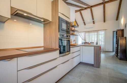 Artatore Apartment | Cosy apartment for 6 people with A/C, WIFI, hot tub, TV and terrace