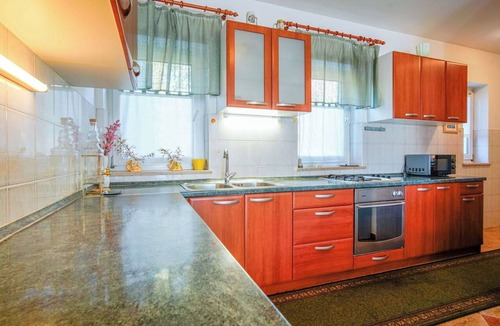 Sarsoni Apartment | Cosy apartment for 8 guests with pool, A/C, WIFI, TV and balcony
