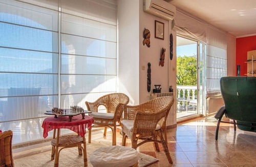 Sarsoni Apartment | Cosy apartment for 8 guests with pool, A/C, WIFI, TV and balcony
