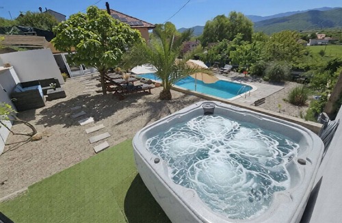 Donji Prolozac Apartment | Cosy apartment with WIFI, hot tub, A/C, private pool, TV, terrace, pets allowed and panoramic view