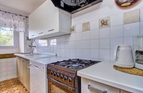 Cove Murtar Villa | Cozy 2-Bedroom Holiday Retreat Sleeps 5
