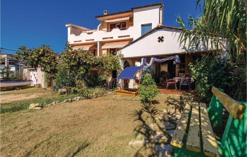 Dinjiska Apartment | Cozy Apartment In Dinjiska With House Sea View