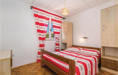 Dinjiska Apartment | Cozy Apartment In Dinjiska With House Sea View