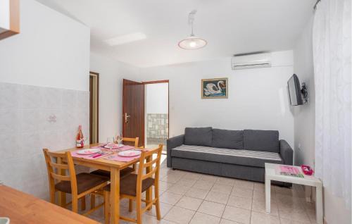 Jurandvor Apartment | Cozy Apartment In Jurandvor With Wifi