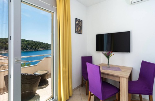 Cove Osibova (Milna) Apartment | Cozy apartment in Milna with house sea view