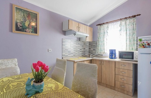 Peroj Apartment | Cozy apartment in Peroj with WiFi