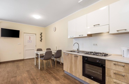 Rakovica Apartment | Cozy apartment in Rakovica with swimming pool