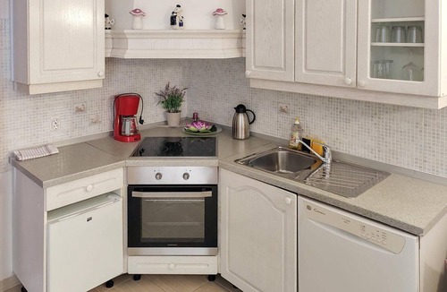 Rtina Apartment | Cozy apartment in Rtina with WiFi