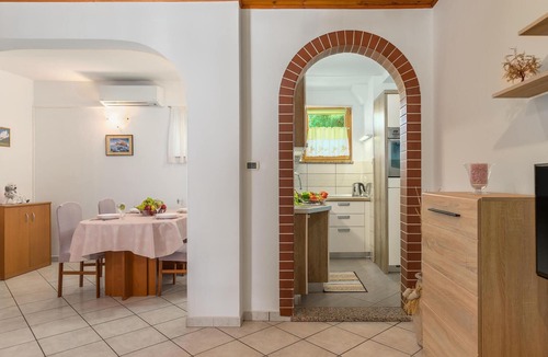 Zambratija Apartment | Cozy apartment in Zambratija with WiFi