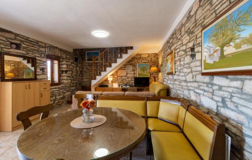 Kaldanija House | Cozy Home In Buje With House A Panoramic View