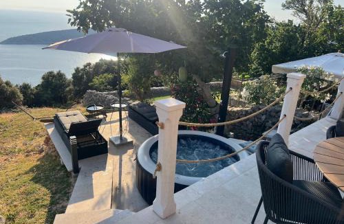 Ustrine House | Deja Blue Ustrine