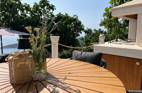 Ustrine House | Deja Blue Ustrine